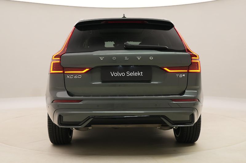 Volvo XC60 T8 AWD RECHARGE DARK ULTRA CZ - fotka 12 z 59