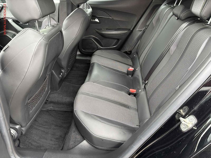 Peugeot 2008 (2021) 1.2PT, ČR, servis.kniha - fotka 10 z 18