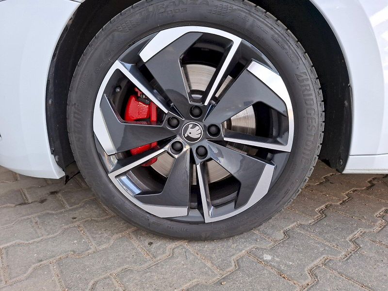 Škoda Octavia (2025) combi RS 2,0 TSI 195 KW 7-STUP - fotka 13 z 43