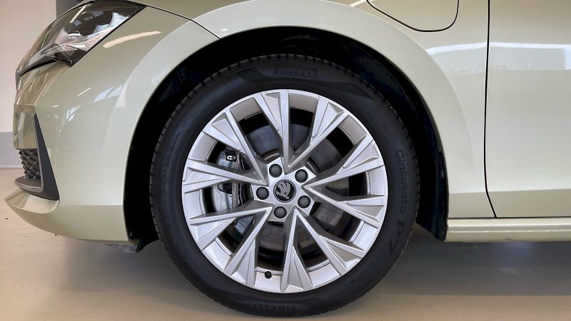 Škoda Superb (2025) Selection iV 1.5 TSI 150kW DSG - fotka 10 z 34
