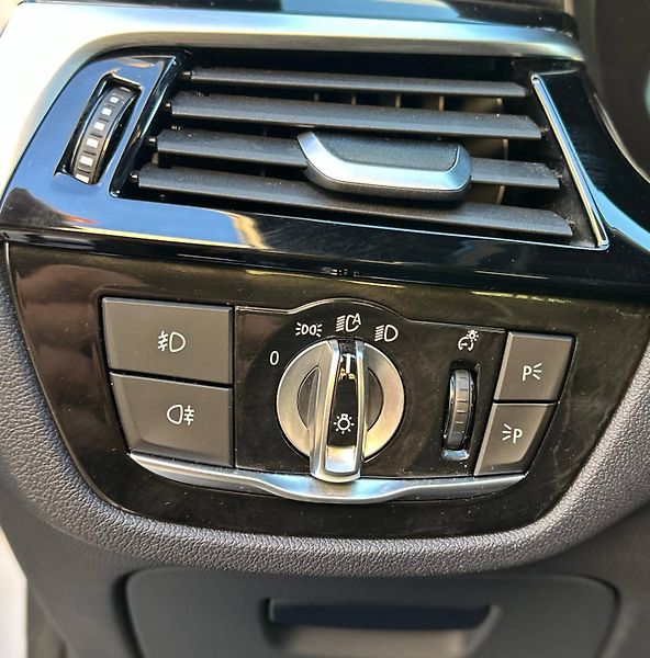BMW Řada 5 (2016) G30 XDRIVE SPORT-LINE SEDAN CZ - fotka 14 z 41
