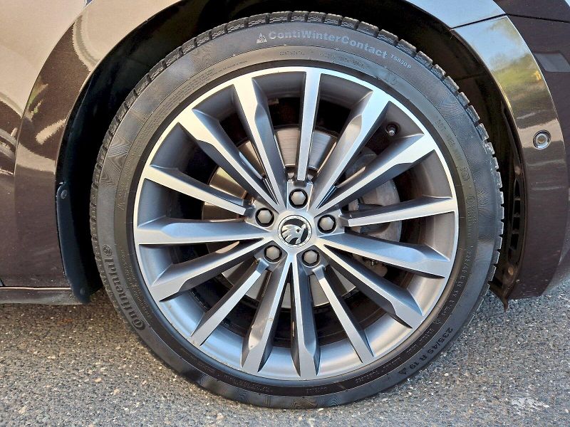 Škoda Superb (2017) L&K DSG 4x4 2,0TSi 206kW - fotka 34 z 35
