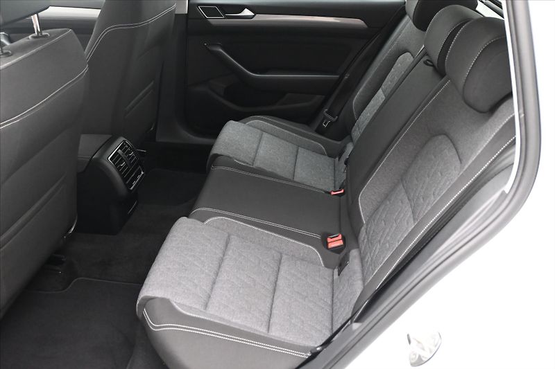Volkswagen Passat 2,0 TDI 110 kW DSG Business Zá - fotka 14 z 31