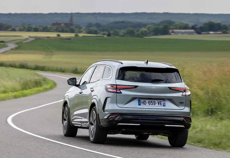 Renault Espace jezdí teď skutečně tiše a pohodlně.