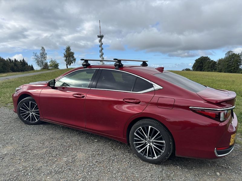 Lexus ES 300h (2023) 1. majitel | Lexus service - fotka 15 z 20