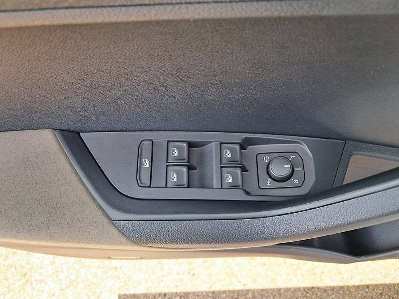 Škoda Karoq (2025) Top SELECTION 2.0 TDI / 110 kW - fotka 19 z 33
