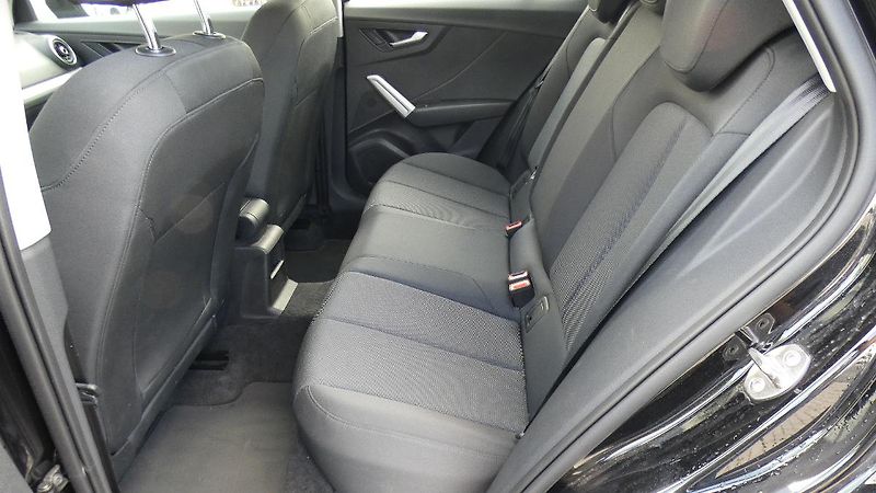 Audi Q2 1,0 TFSI Advanced - fotka 20 z 23