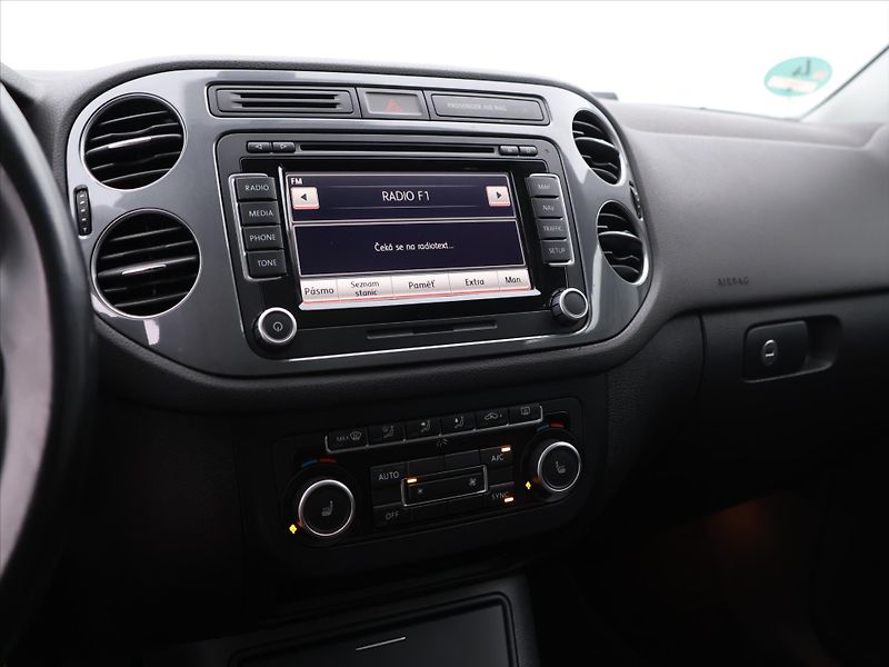 Volkswagen Tiguan 1,4 TSI 90kW Style&Sport 1.Maj - fotka 18 z 29