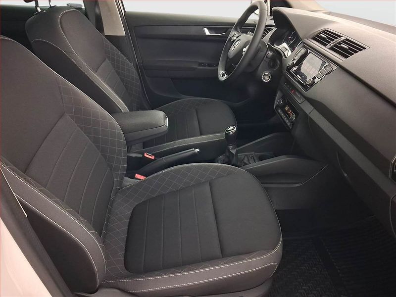 Škoda Fabia (2022) Style 1.0 TSI, ČR,1.maj - fotka 9 z 19