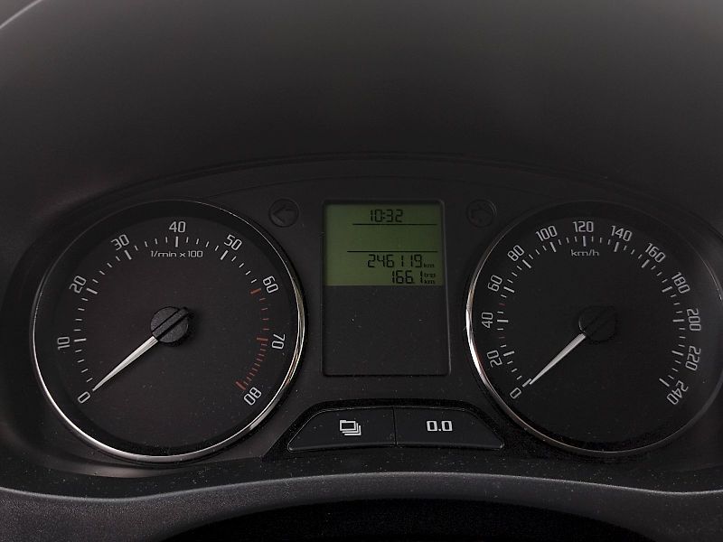 Škoda Fabia (2011) combi Ambiente 1,2 Tsi 63 Kw - fotka 7 z 27