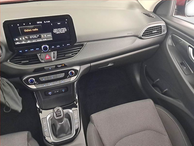 Hyundai i30 (2024) Family Smart 1.0 T-GDI - fotka 8 z 20