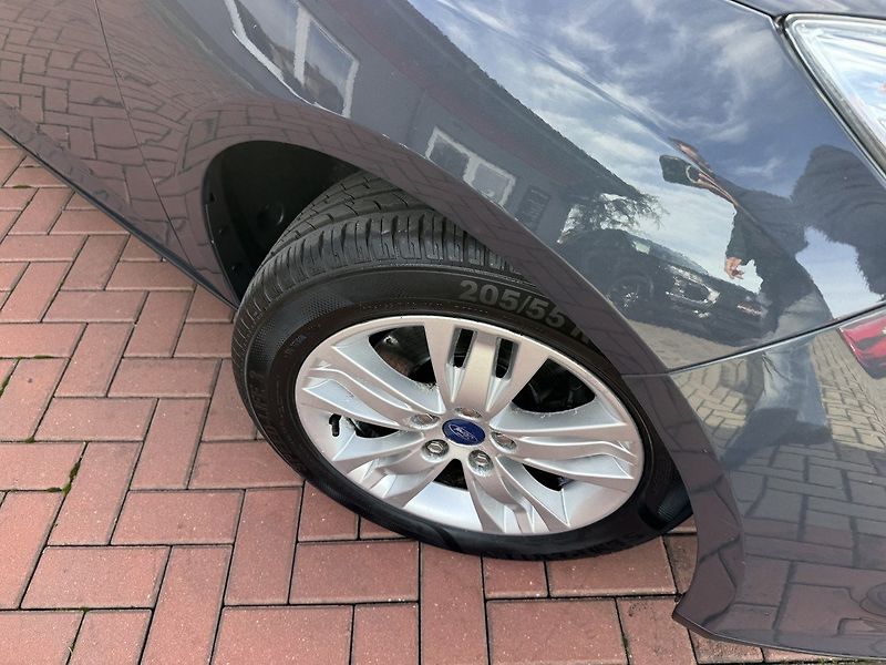 Ford Focus (2011) 1.6i Ti-VCT Klima Servis - fotka 46 z 50