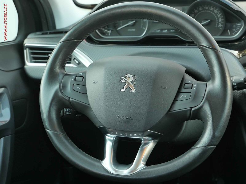 Peugeot 2008 (2019) 1.2 PT, 1.maj,ČR, Active - fotka 11 z 19