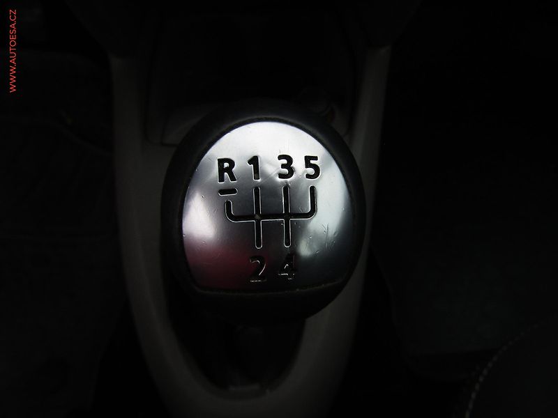 Renault Thalia (2010) 1.2 i, ČR, TZ, +kola - fotka 13 z 17