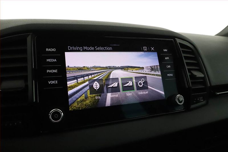 Škoda Karoq (2023) Sportline 2.0 TDI - fotka 15 z 17