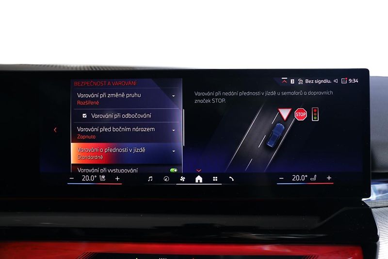 BMW Řada 5 550e xDrive Touring - fotka 16 z 32