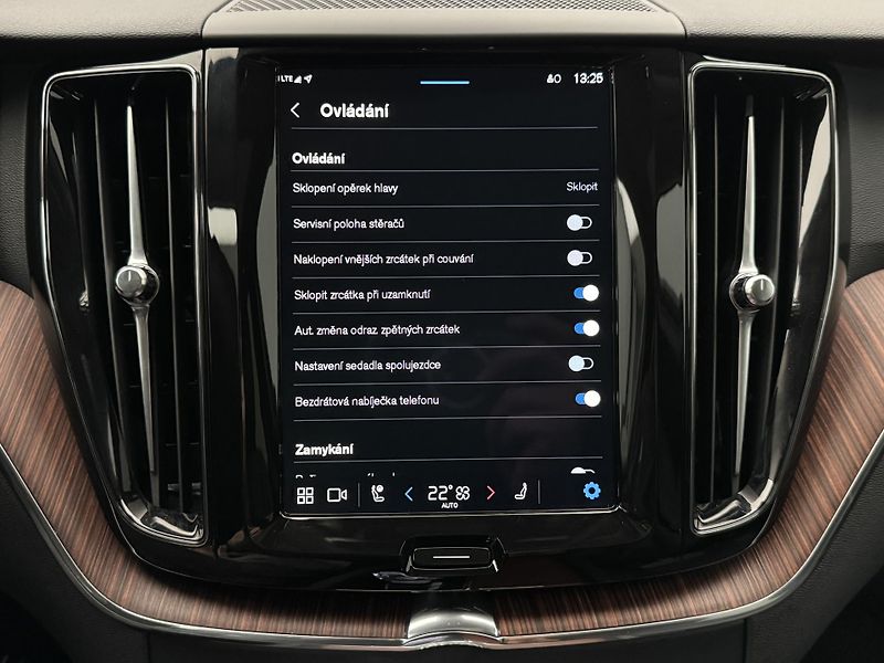 Volvo XC60 T8 AWD BRIGHT PLUS REZERVACE - fotka 42 z 48