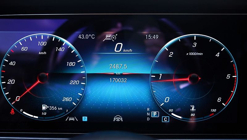 Mercedes-Benz Třídy E E 220d AMG Avantgarde/195 PS - fotka 31 z 41