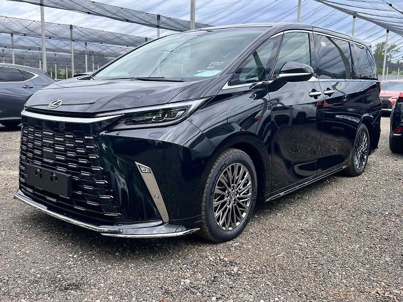 (2025) VIP 4 seats EXECUTIVE | MAX - fotka 3 z 12