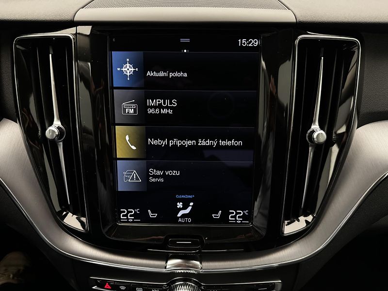 Volvo XC60 B4 AWD MOMENTUM AUT REZERVACE - fotka 31 z 45