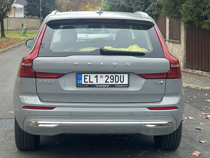 Volvo XC60 (2025) T6 RECHARGE PHEV 4WD ČR 1.maj  - fotka 13 z 46
