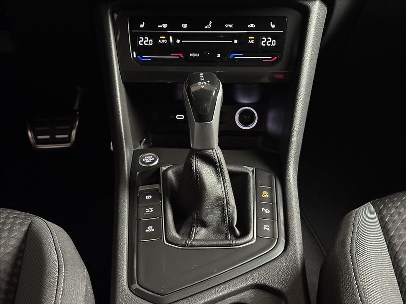 Volkswagen Tiguan 2,0 TDi  DSG Active LED Assist - fotka 17 z 49