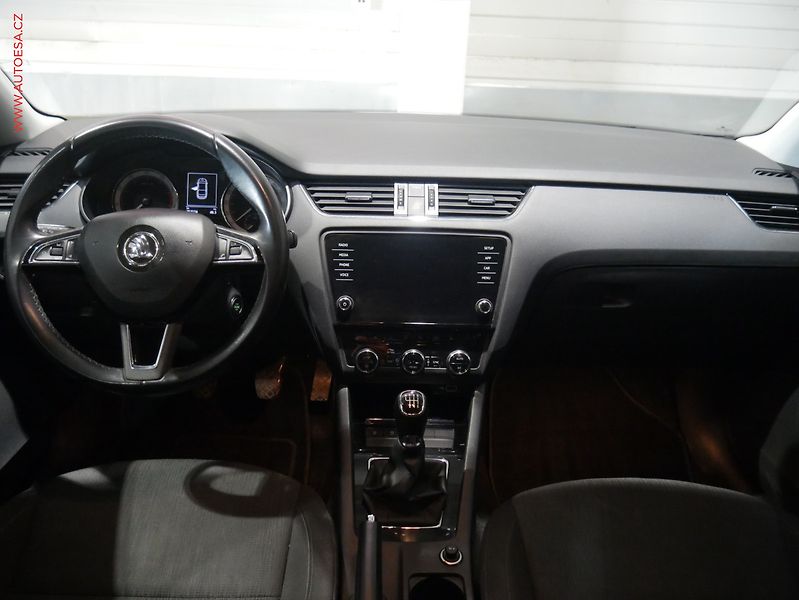 Škoda Octavia (2018) 1.4 TSi, ČR, LED - fotka 8 z 19