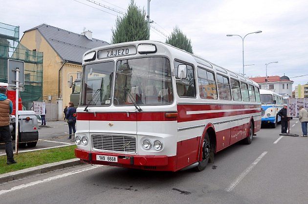 Sousedské slavnosti se v Mnichově Hradišti v sobotu vyvedly. Mnoho lidí, mnoho stánků, mnoho zábavy. A také tolik očekávaná výstavka vozů značky Liaz.