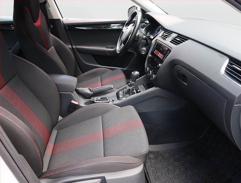 Škoda Octavia (2017) 1.8 TSI, Automat, Tempomat - fotka 9 z 21