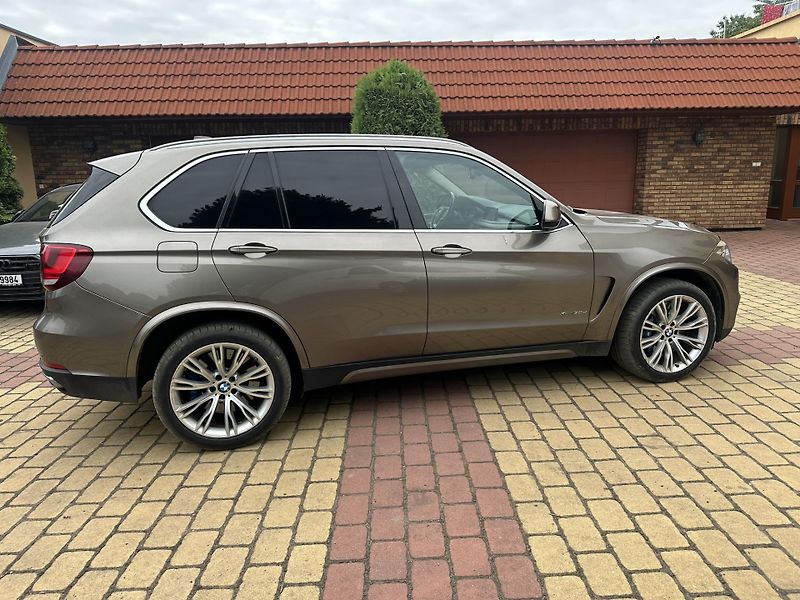 BMW X5 x DRIVE 30D - fotka 4 z 28