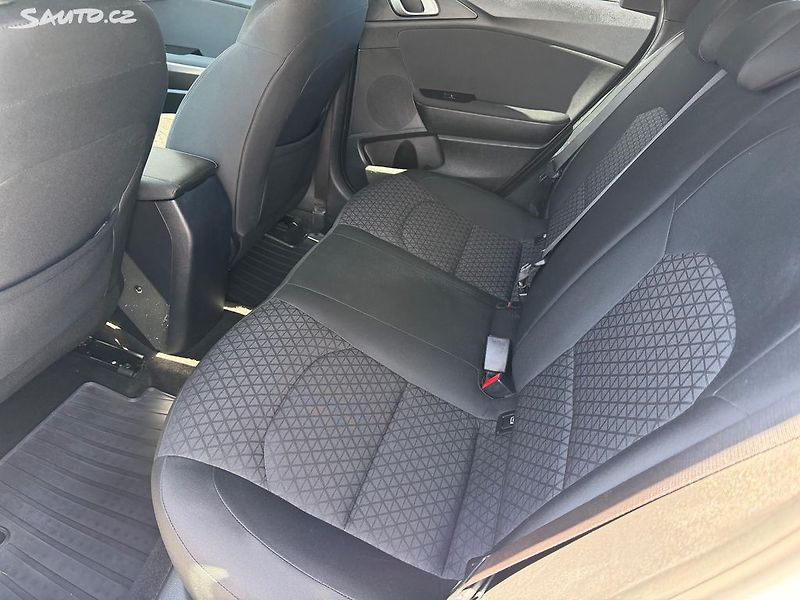 Kia Ceed (2022) 1.6 crdi 100 kW / facelift - fotka 11 z 18