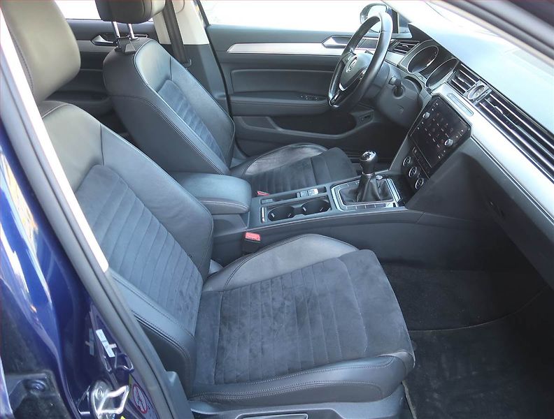 Volkswagen Passat (2019) 2.0 TDI, Kůže, Navi, Tempomat - fotka 9 z 19