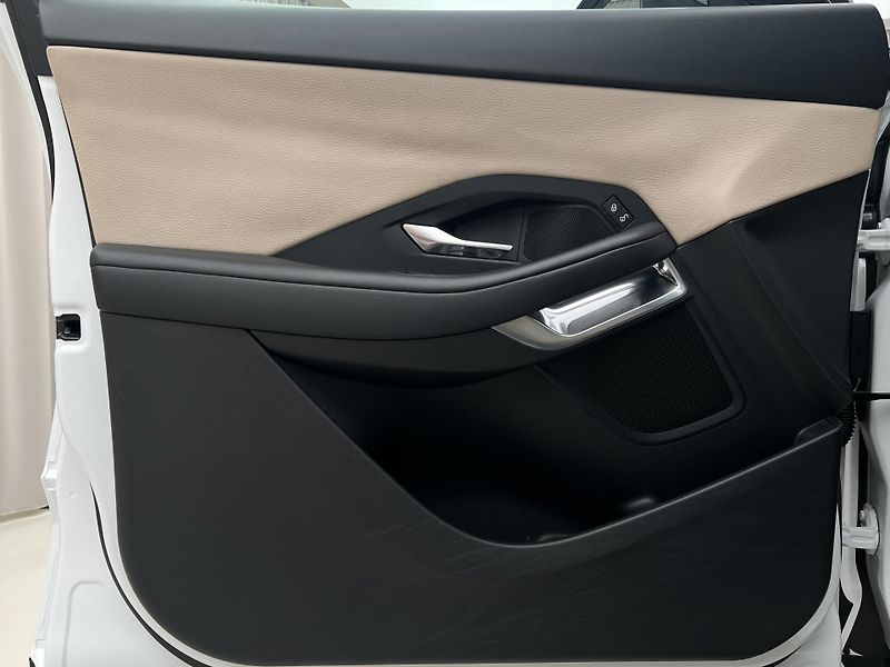 Jaguar E-Pace P250 AWD AUT - fotka 7 z 44