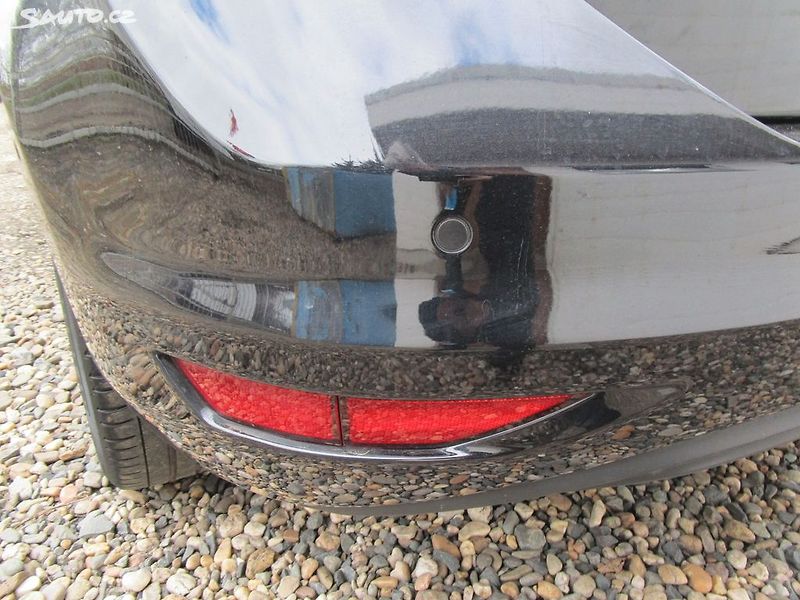 Volkswagen Touran 1,2TSI-81KW-NOVÁ STK+OLEJ - fotka 12 z 31