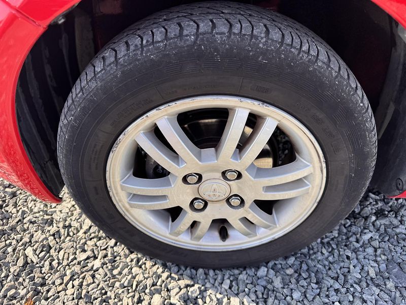 Toyota Yaris 1.0 VVTi,48 kW,98 tis km,1.Maj - fotka 4 z 17