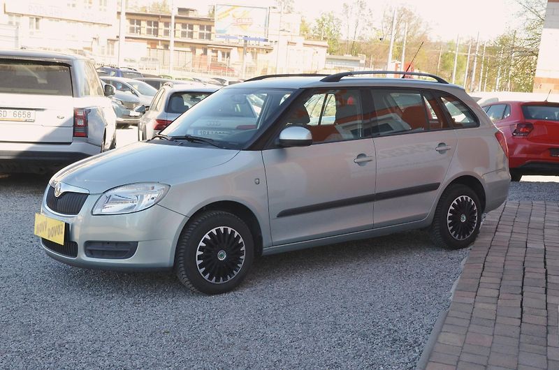 Škoda Fabia (2009) 1.2i 51kW AMBITION 118.400km - fotka 3 z 38