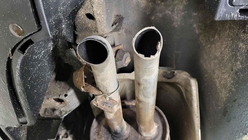 Policisté na autě našli celkem 21 závad, řidiče to stálo zákaz další jízdy, šest bodů a pokutu.