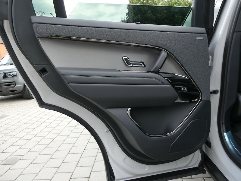Land Rover Range Rover Sport (2026) 3,0 Dynamic SE D250 - fotka 15 z 39