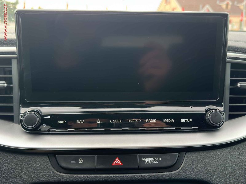 Kia XCeed (2021) 1.5 T-GDi, ČR, servis.kniha. - fotka 14 z 23