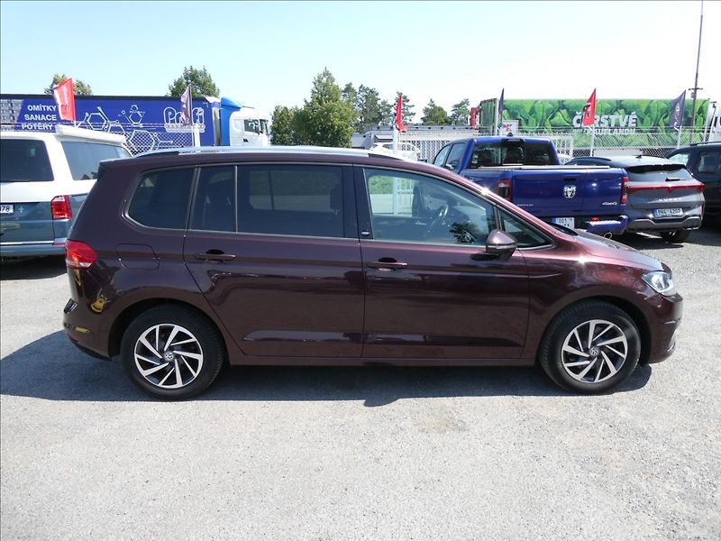 Volkswagen Touran 1,4 TSi 110kW DSG, navi, závěs - fotka 2 z 43
