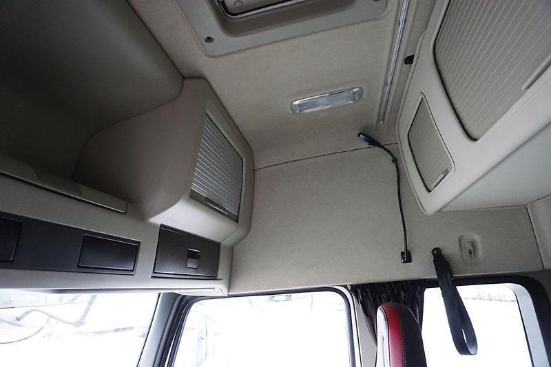 Volvo FM (2016) 460 / E 6 / IZOTERMA + WINDA / - fotka 39 z 45
