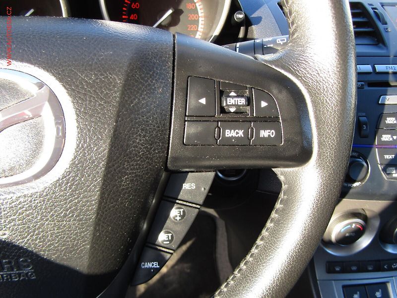 Mazda 3 (2011) 2.2 MZR-CD, Klima - fotka 13 z 19