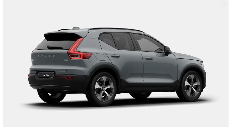 Volvo XC40 (2026) B4 ULTRA DARK AUT - fotka 5 z 12