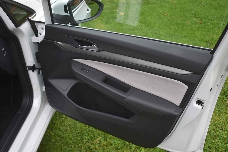 Volkswagen Golf eHybrid je ideální volbou pro ty, kteří po většinu roku jezdí často a na vzdálenosti do sta kilometrů