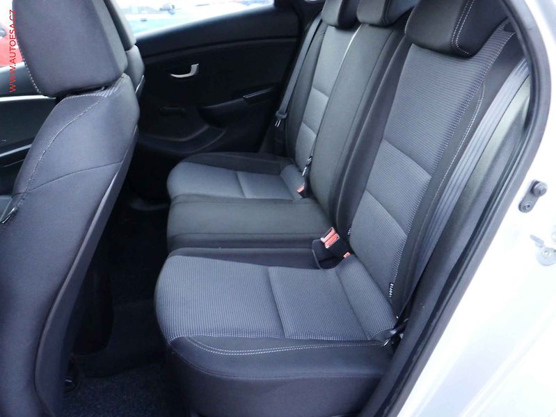 Hyundai i30 (2013) 1.4CVVT, AC, park.čidla - fotka 10 z 14