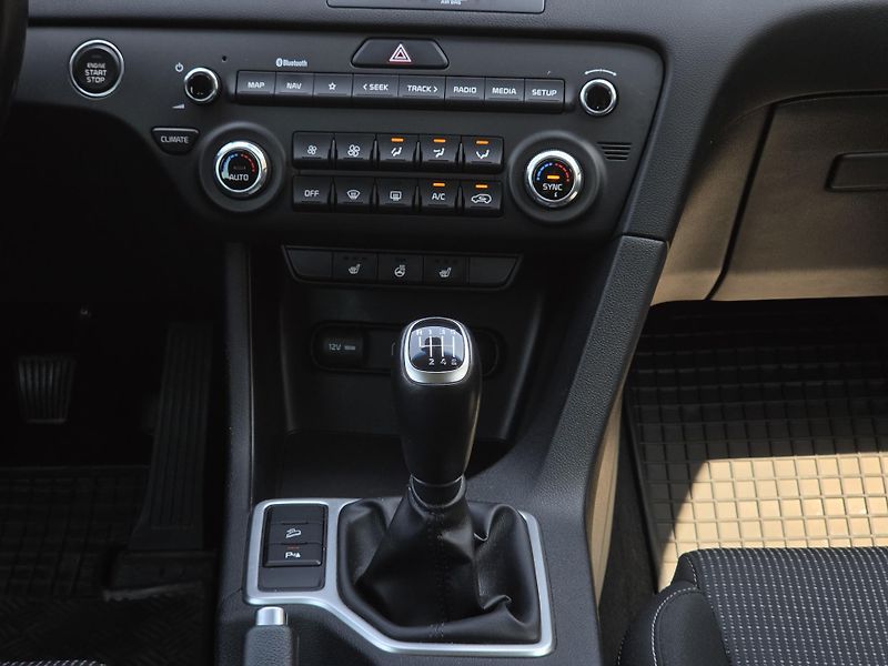 Kia Sportage (2021) 1,6TGDI 130kW man - fotka 15 z 16
