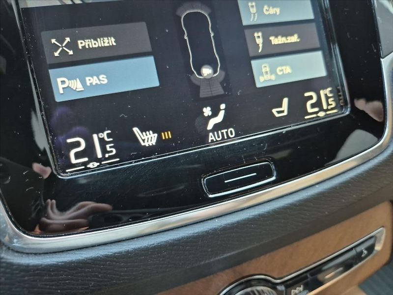 Volvo XC90 2,0 D5 AWD Inscription Auto - fotka 17 z 18