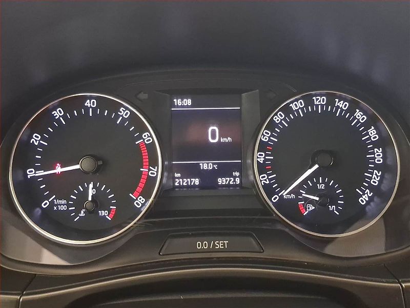 Škoda Fabia (2018) Style 1.0 TSI, Serv.kniha - fotka 11 z 24