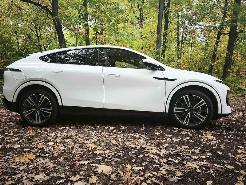 Xpeng G6.
