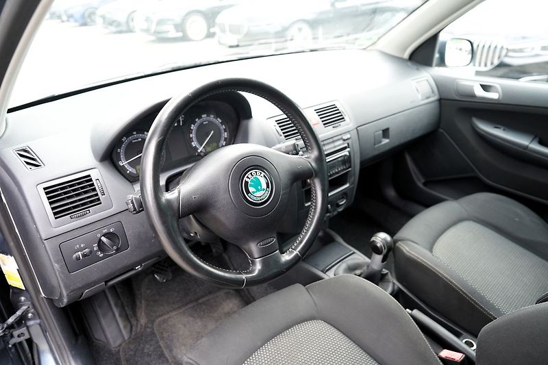 Škoda Fabia 1.4 16V Ambiente Combi 80PS - fotka 23 z 34